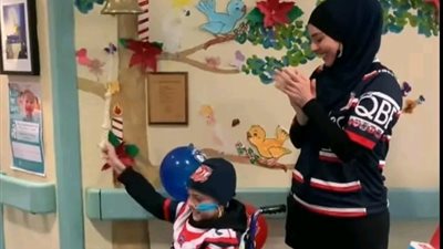 أم تجعل ابنها يحتفل بالشفاء من السرطان.. وهو في آخر أيامه