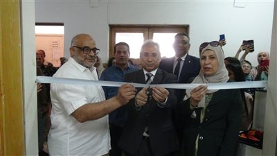 رئيس جامعة المنيا يفتتح المعارض الطلابية لأقسام الديكور والجرافيك بالفنون 