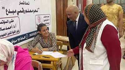 نائب رئيس جامعة الزقازيق لشئون التعليم يتفقد سير الامتحانات بكلية التربية