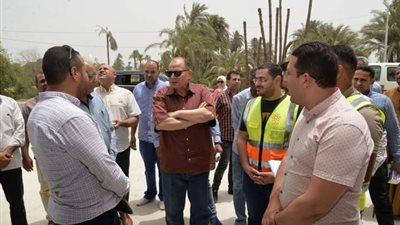 محافظ أسيوط يتفقد أعمال إنشاء وحدة إسعاف ومحطة رفع صرف صحي