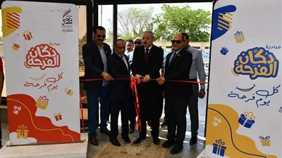 توزيع 12 ألف قطعة ملابس على 3 آلاف طالب وطالبة بجامعة قناة السويس