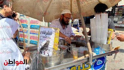 «الشرقاوي بتاع المساكين».. حكاية أقدم عربة عصير في العطارين