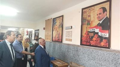 نائب رئيس جامعة الزقازيق يشيد بإبداعات طلاب التربية النوعية في مشروعات التخرج