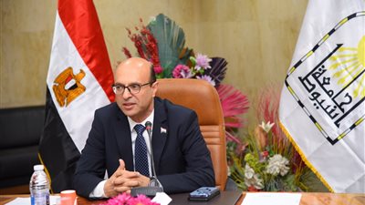 جامعة أسيوط تنجح في استئصال ورم ضخم بالغدة النكافية لمريض عجوز