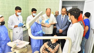 محافظ أسيوط يشهد فعاليات القافلة العلاجية بمستشفى الإيمان العام 