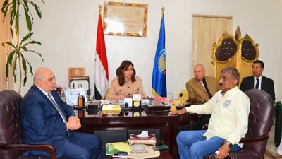 نهال بلبع تتابع جهود توريد القمح بصوامع وشون البحيرة