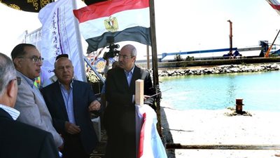 رئيس الوزراء يتفقد مشروعات تطوير ميناء الإسكندرية الكبير والدخيلة