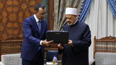 بالصور.. كازاخستان تقلد شيخ الأزهر وسام الصداقة من الدرجة الأولى 