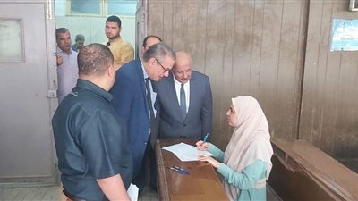 نائب رئيس جامعة الزقازيق لشئون التعليم يتفقد سير الامتحانات بكلية العلوم