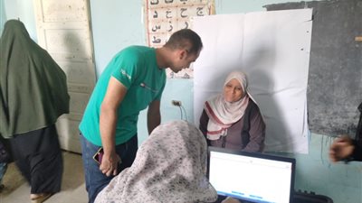 المجلس القومي للمرأة بأسيوط يقوم باستخراج 112 بطاقة رقم قومي للسيدات