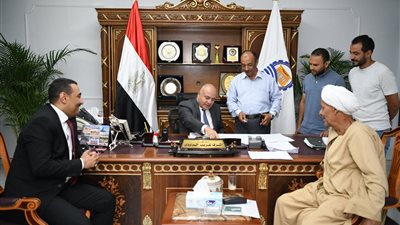 محافظ قنا يتابع الموقف التنفيذى لمشروع كوبري الرياح