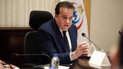 وزير الصحة يكشف عن تكلفة الخدمات الطبية ويستعرض مشروعات التطوير
