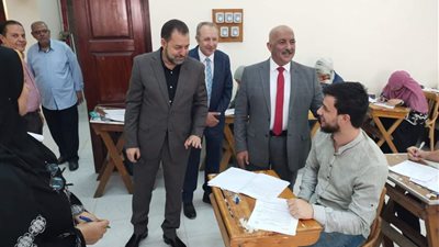نائب رئيس جامعة الزقازيق يتابع امتحانات طلاب الطب ويشيد بجهود الكلية