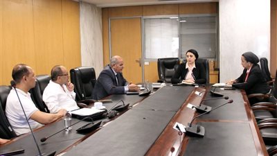 رئيس غرفة الحرف اليدوية يبحث دعم العلاقات مع مركز تحديث الصناعة