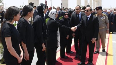 الرئيس السيسي يتقدم جنازة والدة الدكتور مصطفى مدبولي
