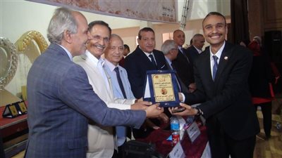 الشعب الجمهوري بالمنيا يكرم 110 صحفي واعلامي خلال احتفالية كبري لعيد الإعلاميين 