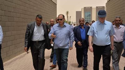 محافظ أسيوط وسفراء الاتحاد الأوروبي يتفقدون مجمع الصناعات الصغيرة بأبنوب