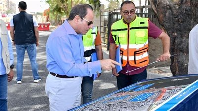 الرئيس السيسي يتفقد مشروعات تطوير الطرق في القاهرة