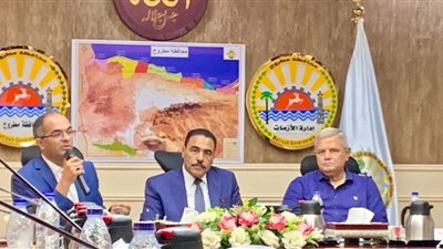 محافظ مطروح ونائب وزير الإسكان يناقشان الموقف التنفيذي للمشروعات الجارية