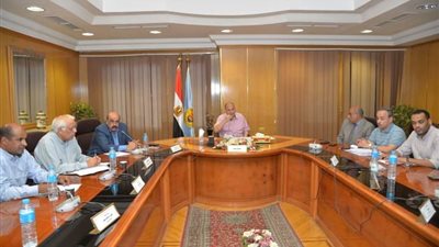 أسيوط تستعد للعيد بتوفير السلع الغذائية وضبط الأسواق وتطبيق قانون المحال العامة