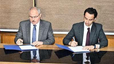 رئيس جامعة القناة يوقع برتوكول تعاون لإنشاء وحدة للذكاء الاصطناعي بكلية الطب