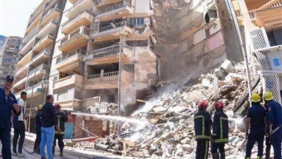 انهيار عقار 14 طابق بمنطقة سيدي بشر وتواجد محافظ الإسكندرية