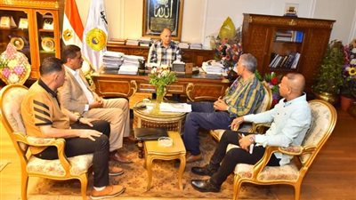 محافظ أسيوط يتابع حصاد وتوريد الأقماح ويوجه بزيادة المخزون الاستراتيجي