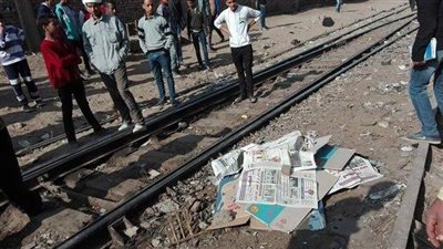أثناء توزيعه لحم الأضحية.. مصرع طفل دهسًا تحت عجلات القطار بسوهاج