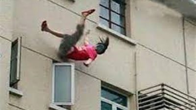 أثناء زيارة جدتها.. سقوط طفلة من الطابق الرابع بالقليوبية
