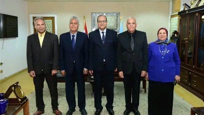 جامعة سوهاج تمنح