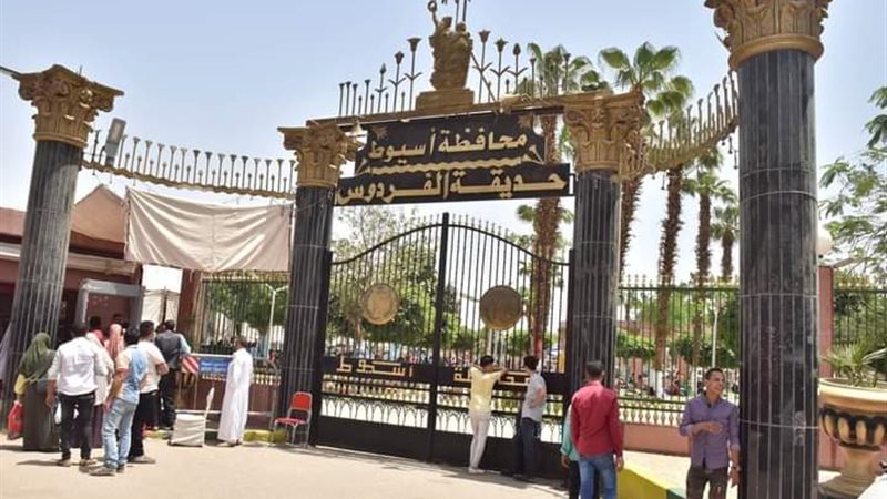 محافظ أسيوط يشير