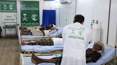 مركز الملك سلمان للإغاثة يقيم محطة توليد أكسجين في مستشفى بمأرب 