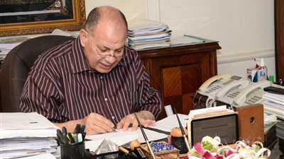 لتقنين أراضي الدولة.. محافظ أسيوط يوقع 13 عقدًا جديدًا 