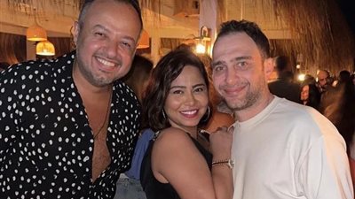 شيرين عبد الوهاب بإطلالة رشيقة برفقة حسام حبيب