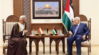 سلطان عمان يرسل رسالة خطية إلى الرئيس الفلسطينى