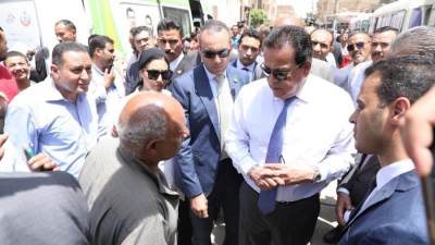 خلال جولته بالإسكندرية.. وزير الصحة يتفقد مقر الإسعاف ويشيد بأداء العاملين