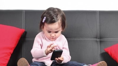 خاص| استشاري نفسي يوضح مخاطر السوشيال ميديا على الأطفال