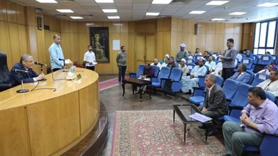 محافظ المنيا يسلم 44 عقداً جديداً لتقنين أوضاع أراضي أملاك الدولة