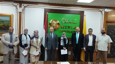 رئيس جامعة المنيا يكرم منسقي الاختبارات الإلكترونية لكليات القطاع الطبي