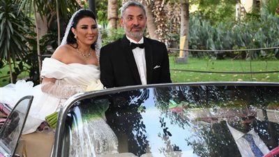 فتحي عبد الوهاب يحتفل بزفاف شقيقته على رجل أعمال أمريكي