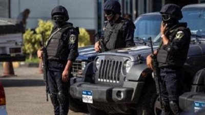 ضبط شخصين لترويجهما شهادات دراسية غير مرخصة عبر الفيسبوك