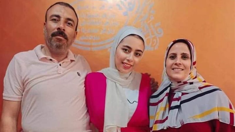 بسملة عصام وأسرتها