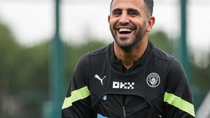 رياض محرز لاعب مانشستر