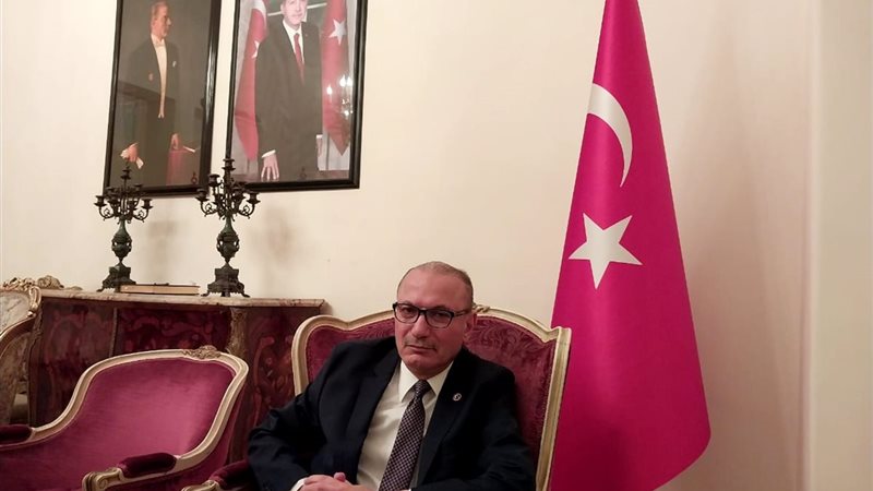 تبادل السفراء بين