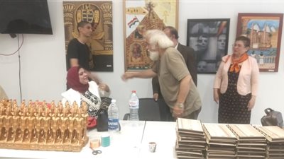 الممثل محمد خميس.. أبرز الحضور في معرض مهد كيمت بمكتبة مصر العامة