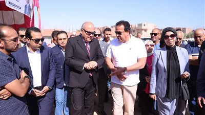 خلال جولته بقنا والأقصر.. وزير الصحة يتابع انضباط عمل المبادرات الرئاسية