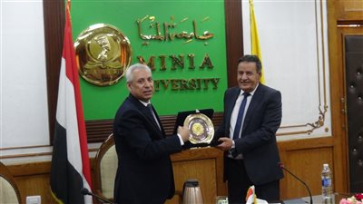 مجلس جامعة المنيا يكرم عمداء العلوم والحاسبات والفنون