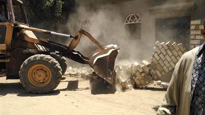 محافظ أسيوط يشرف على إزالة 25 تعدياً على أراضي النيل في 3 أسابيع