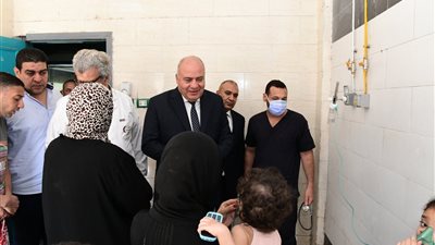 محافظ قنا ينتقل لموقع تسريب غاز الكلور بمدينة العمال ويطمئن على المصابين