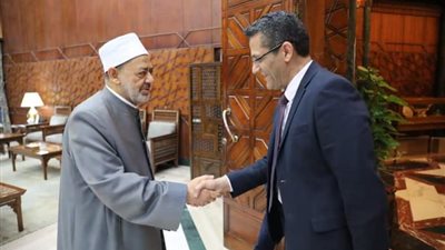 شيخ الأزهر يستقبل نقيب الصحفيين لبحث سبل تعزيز التعاون المشترك